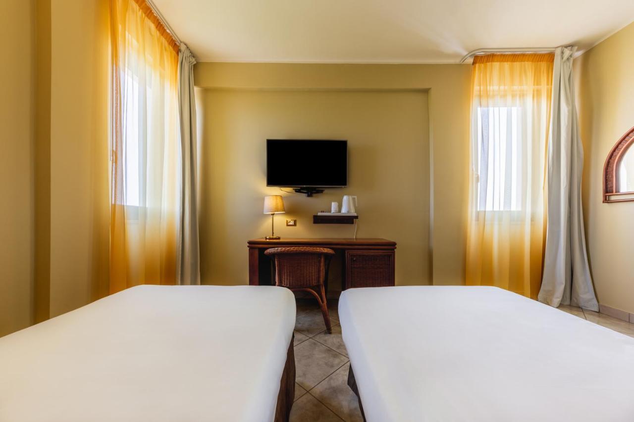 Apulia Hotel Taranto Ara Solis Lido Azzurro Εξωτερικό φωτογραφία