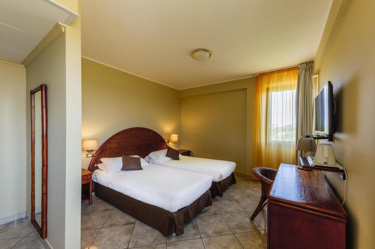 Apulia Hotel Taranto Ara Solis Lido Azzurro Εξωτερικό φωτογραφία