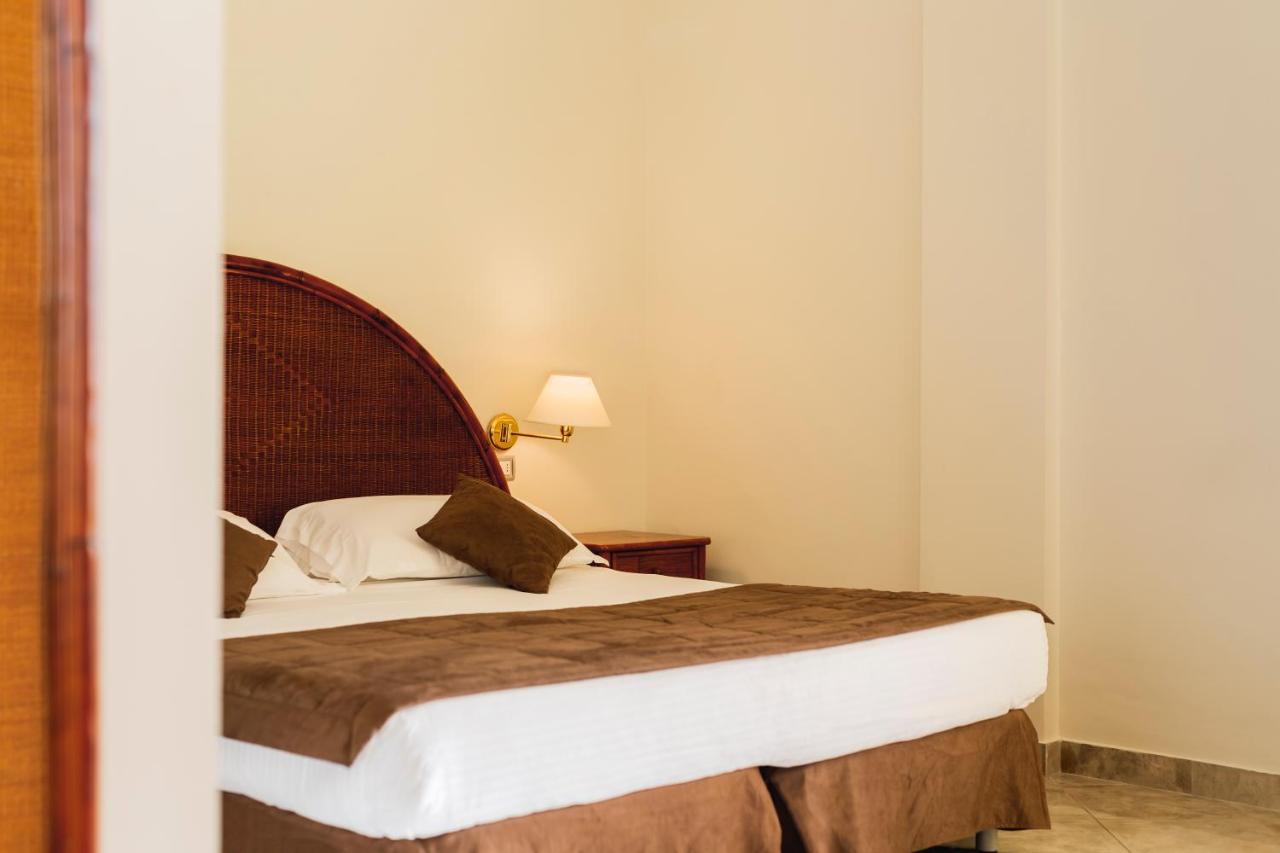 Apulia Hotel Taranto Ara Solis Lido Azzurro Εξωτερικό φωτογραφία