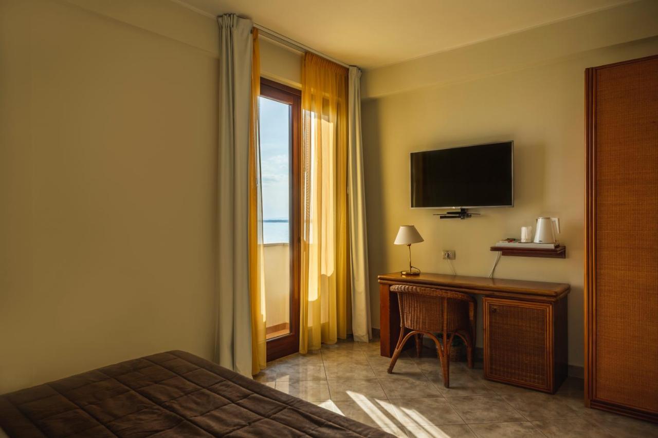 Apulia Hotel Taranto Ara Solis Lido Azzurro Εξωτερικό φωτογραφία