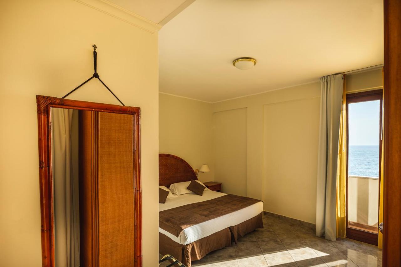Apulia Hotel Taranto Ara Solis Lido Azzurro Εξωτερικό φωτογραφία