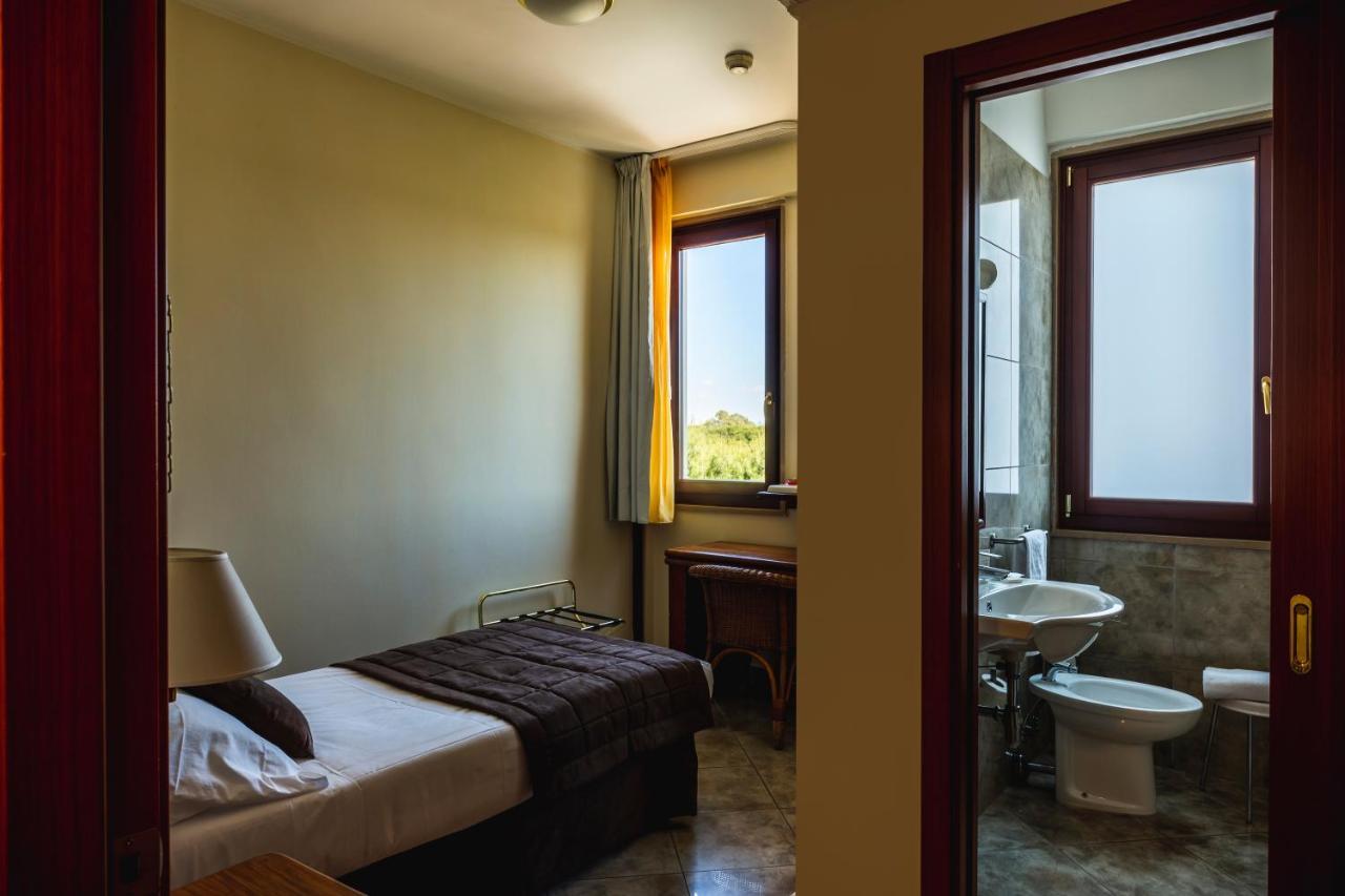 Apulia Hotel Taranto Ara Solis Lido Azzurro Εξωτερικό φωτογραφία