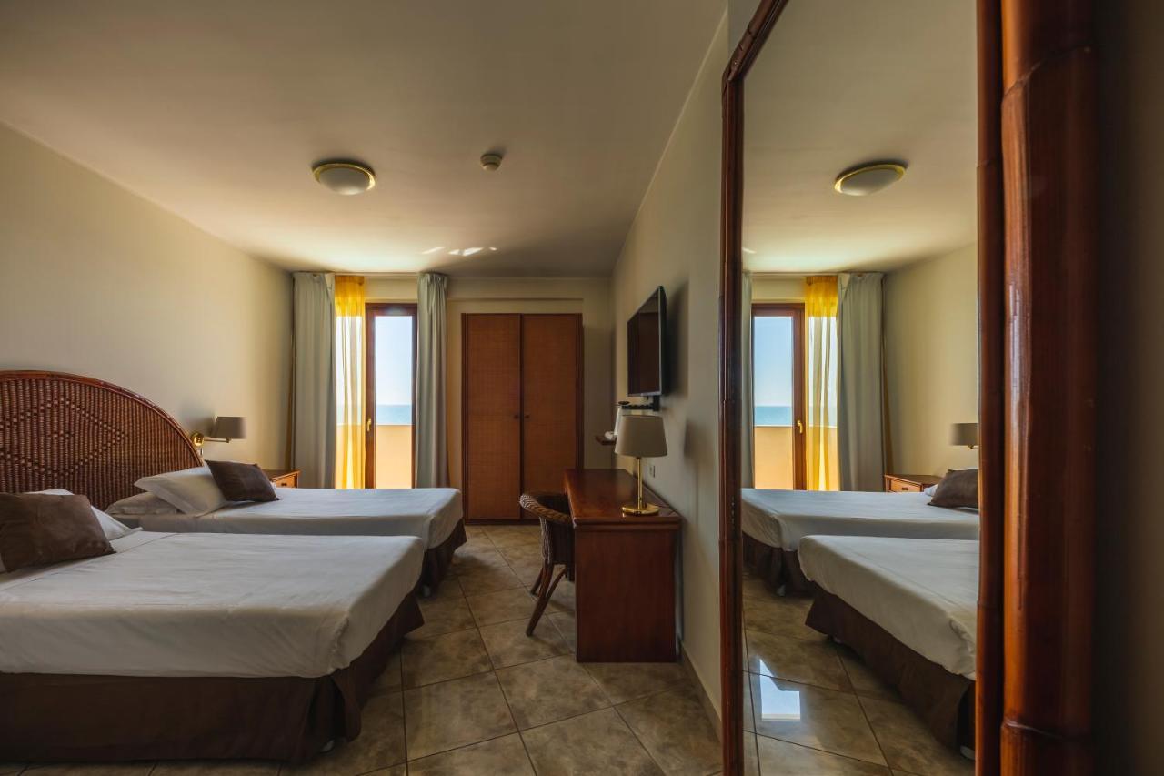 Apulia Hotel Taranto Ara Solis Lido Azzurro Εξωτερικό φωτογραφία