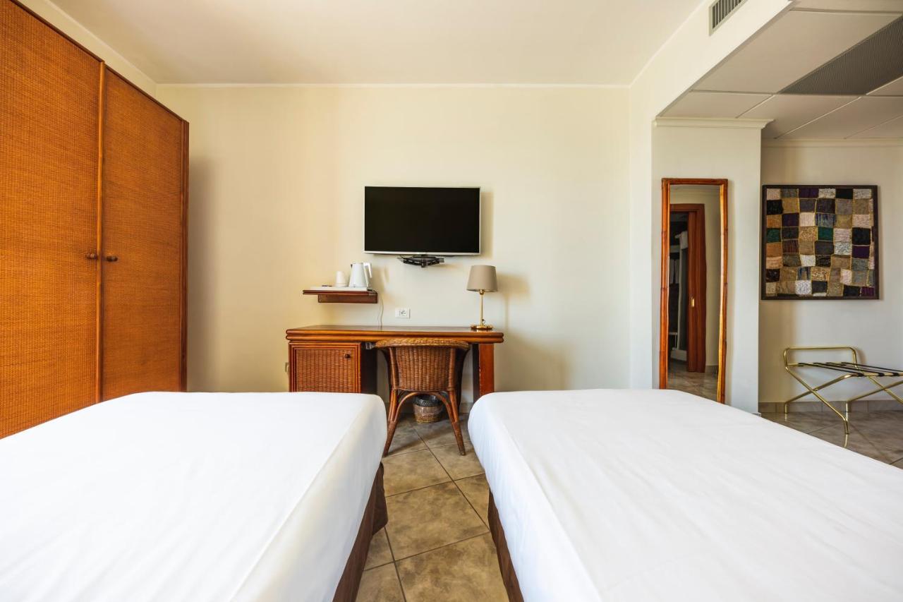 Apulia Hotel Taranto Ara Solis Lido Azzurro Εξωτερικό φωτογραφία