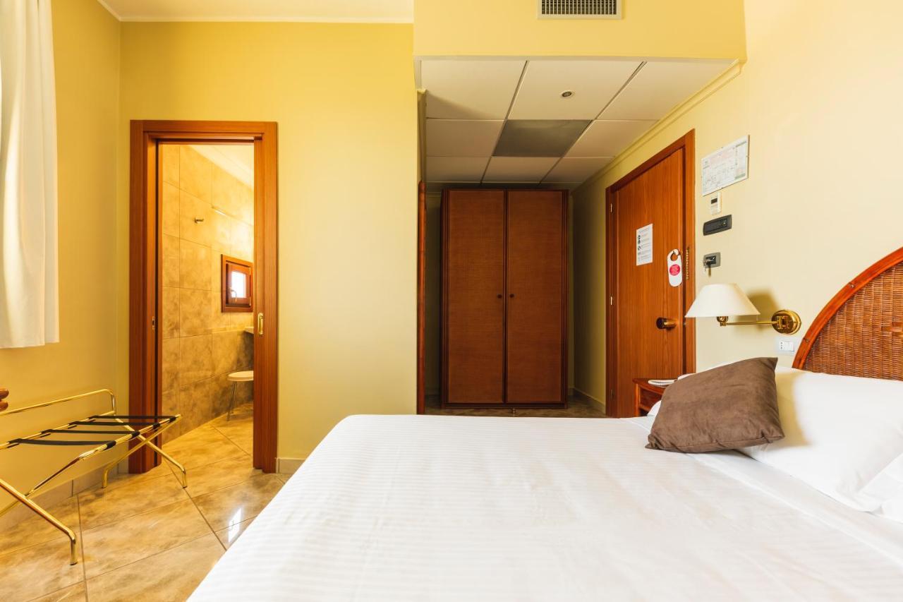 Apulia Hotel Taranto Ara Solis Lido Azzurro Εξωτερικό φωτογραφία