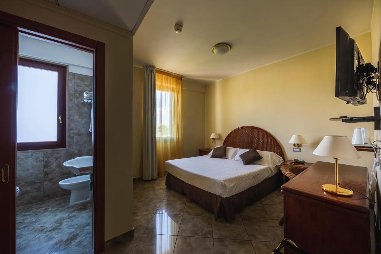 Apulia Hotel Taranto Ara Solis Lido Azzurro Εξωτερικό φωτογραφία