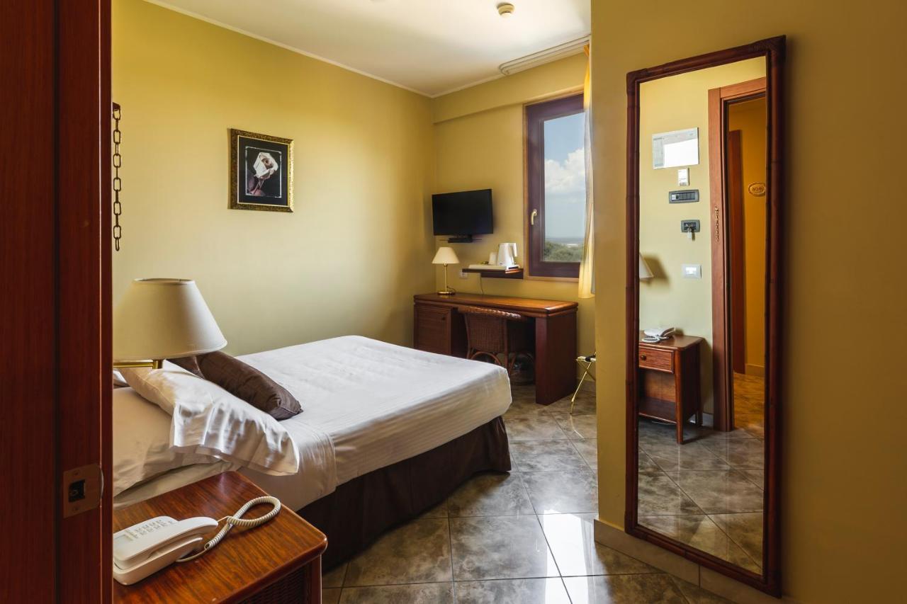 Apulia Hotel Taranto Ara Solis Lido Azzurro Εξωτερικό φωτογραφία